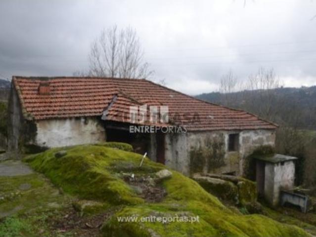 Quintas e casas rústicas T1 em Várzea, Aliviada e Folhada