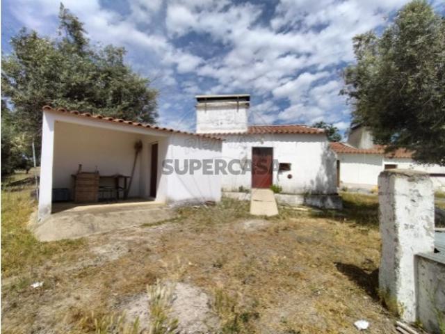 Quintas e casas rústicas T2 em Figueira e Barros