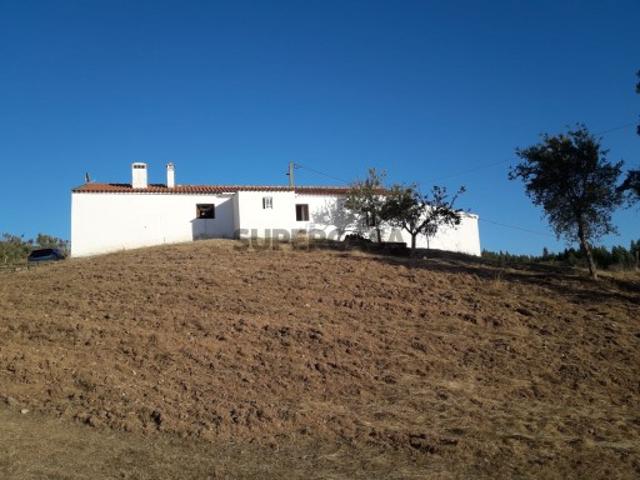 Quintas e casas rústicas T2 em São Martinho das Amoreiras