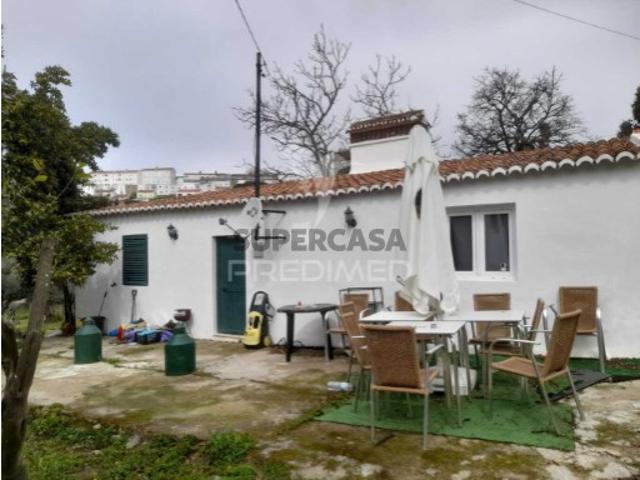 Quintas e casas rústicas T2 em Sé e São Lourenço