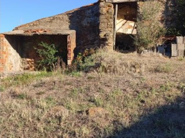 Quintas e casas rústicas T2 em Praia do Ribatejo