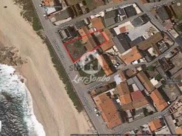 Quintas e casas rústicas T3 em Aver o Mar