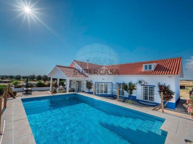 Quintas e casas rústicas T3 em Ferreira do Alentejo