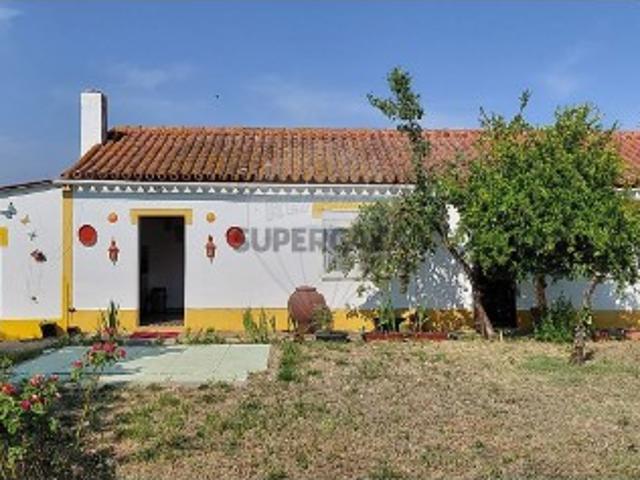 Quintas e casas rústicas T3 em Ferreira do Alentejo