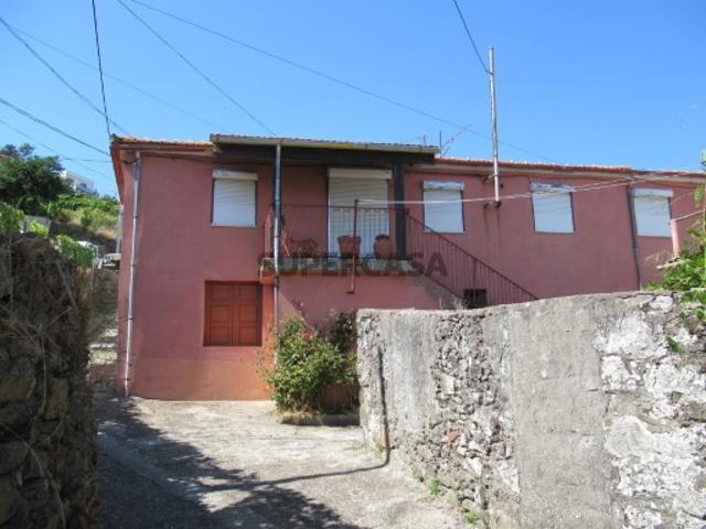 Quintas e casas rústicas T3 em Loureiro