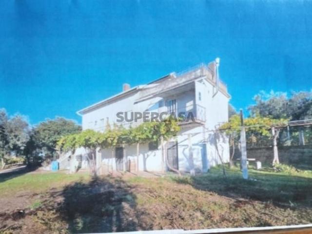 Quintas e casas rústicas T3 em Melo e Nabais