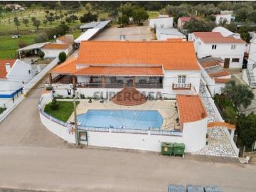 Quintas e casas rústicas T3 em Nossa Senhora do Bispo