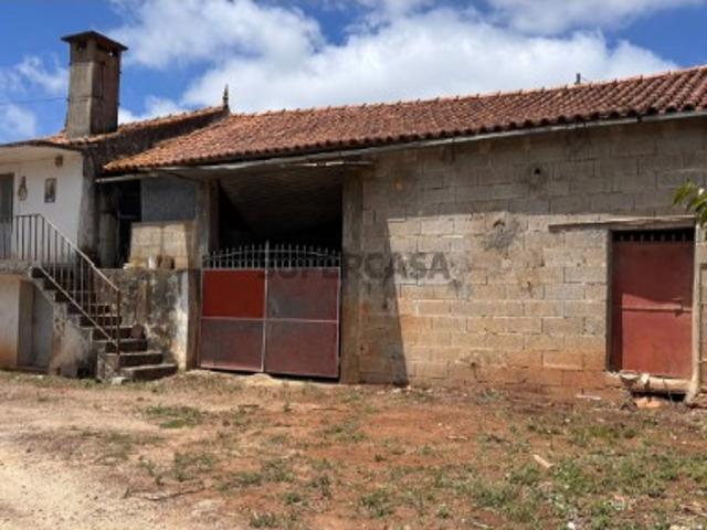 Quintas e casas rústicas T3 em São Mamede