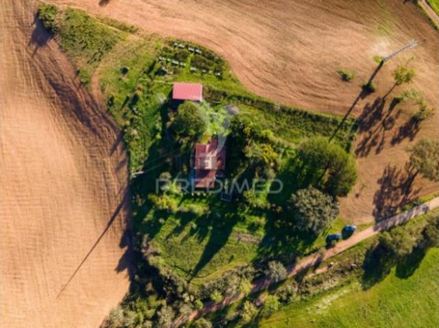 Quintas e casas rústicas T3 em São Teotónio