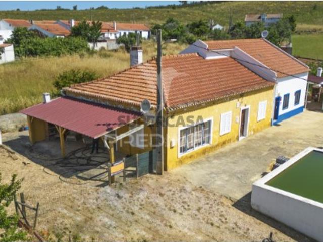 Quintas e casas rústicas T3 em São Teotónio