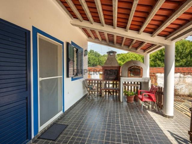Quintas e casas rústicas T3 em S.Sebastião da Giesteira e N.S. da Boa Fé