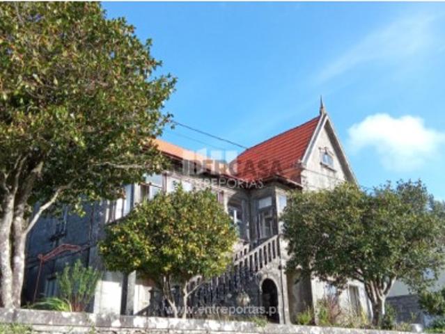 Quintas e casas rústicas T3 em Campos e Vila Meã