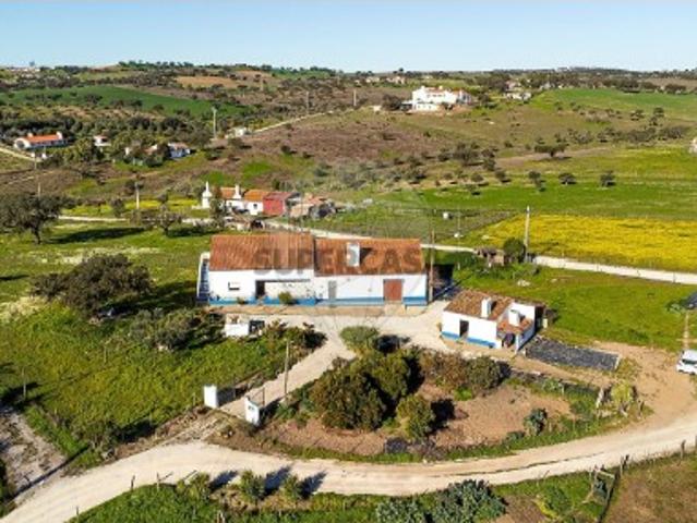 Quintas e casas rústicas T3 em Santiago Maior