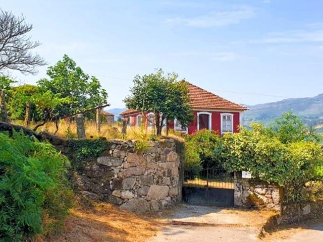 Quintas e casas rústicas T3 em Podame