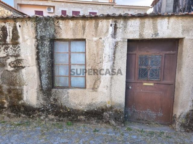 Quintas e casas rústicas T3 em Rabaçal