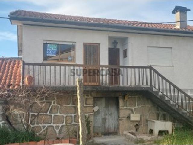 Quintas e casas rústicas T3 em Resende
