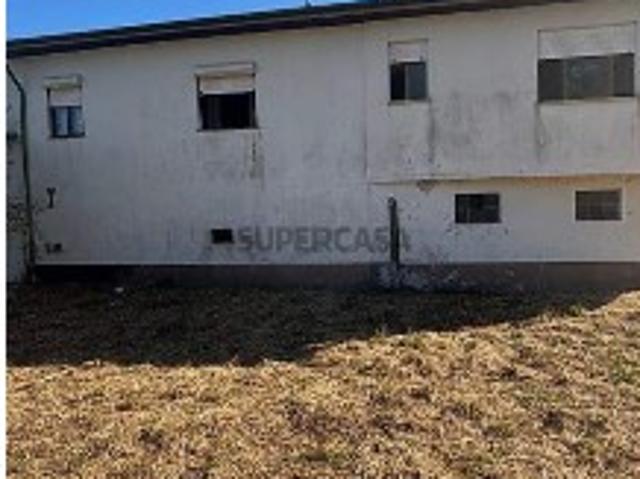 Quintas e casas rústicas T3 em Vila de Cucujães