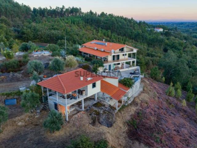 Quintas e casas rústicas T4 em Covas e Vila Nova de Oliveirinha