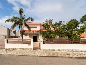 Quintas e casas rústicas T4 em Corroios