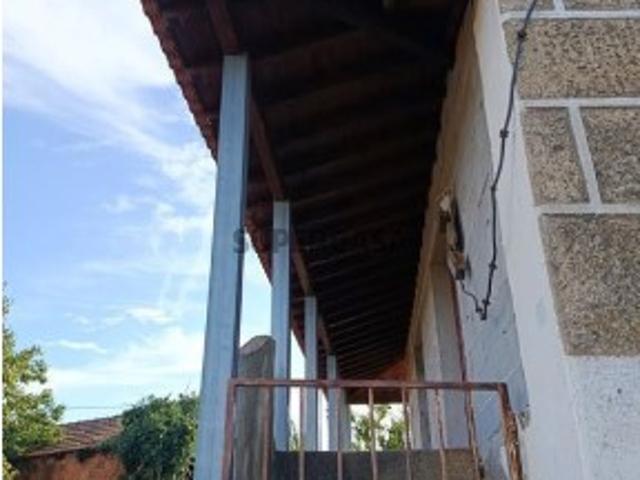 Quintas e casas rústicas T4 em Carrazedo de Montenegro e Curros