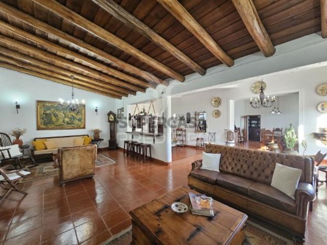 Quintas e casas rústicas T4 em Castro Verde e Casével
