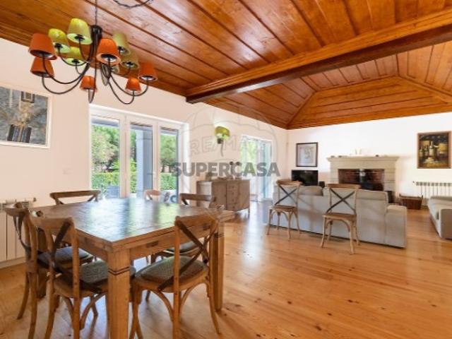 Quintas e casas rústicas T4 em Dois Portos