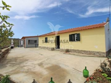 Quintas e casas rústicas T4 em São Martinho das Amoreiras