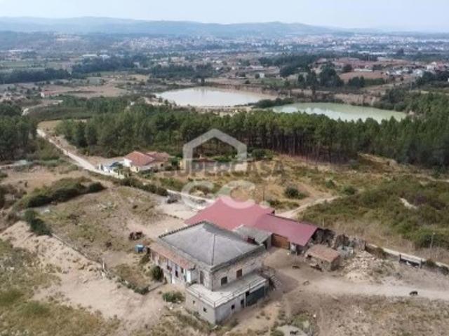 Quintas e casas rústicas T4 em Santa Maria Maior