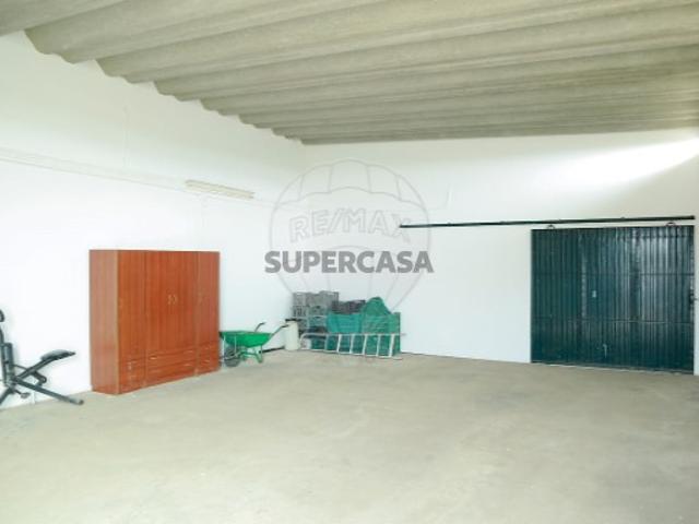 Quintas e casas rústicas T4 em Santa Vitória e Mombeja