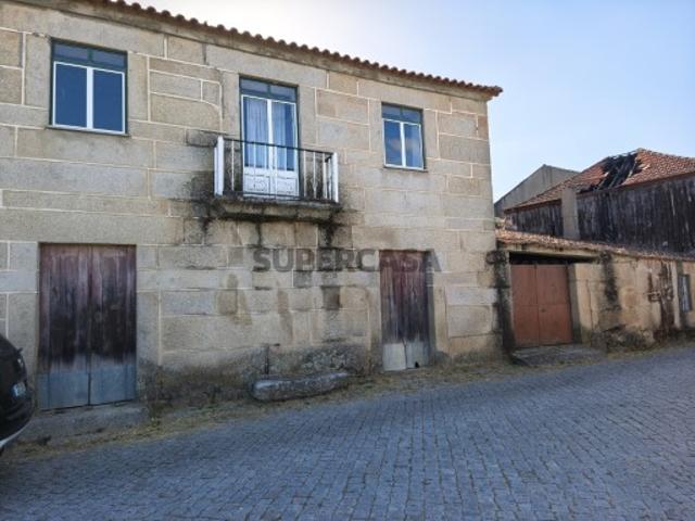 Quintas e casas rústicas T4 em Rabaçal