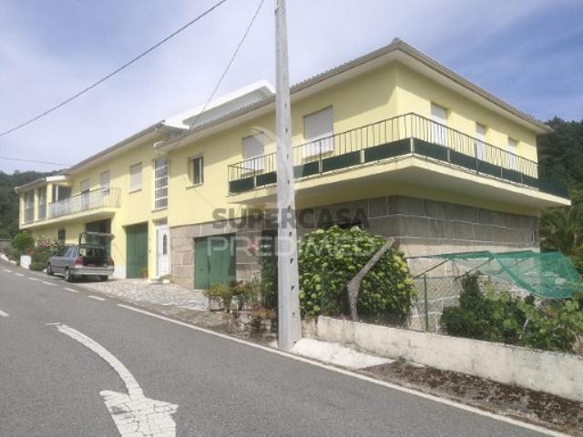 Quintas e casas rústicas T5 em Arnas