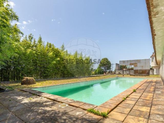 Quintas e casas rústicas T5 em Grijó