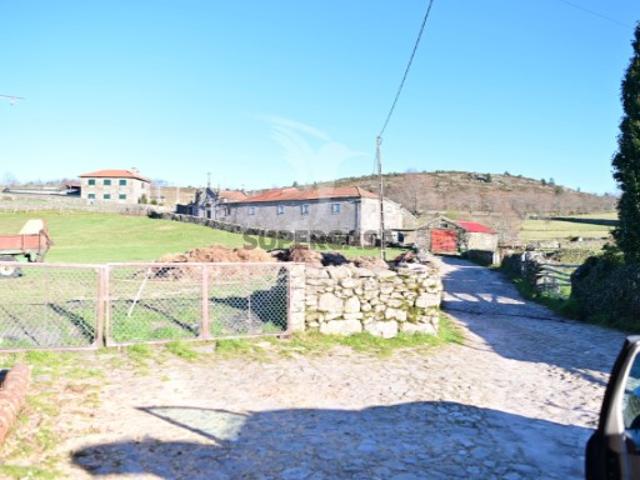 Quintas e casas rústicas T5 em Salto
