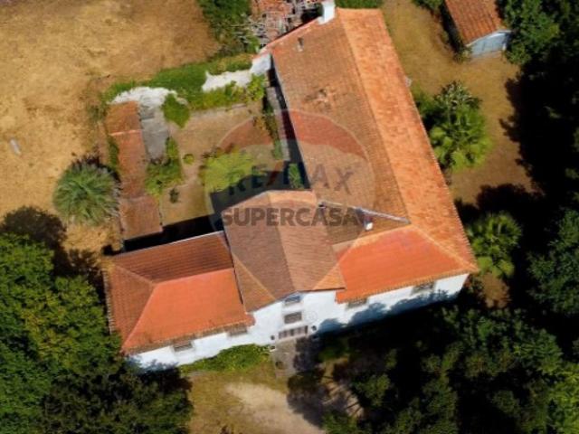 Quintas e casas rústicas T5 em Pedroso