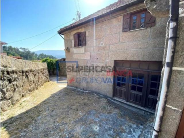 Quintas e casas rústicas T5 em Telões