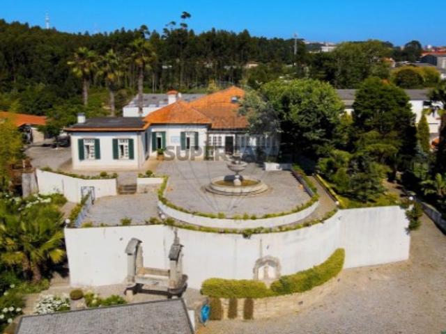 Quintas e casas rústicas T5 em Valadares