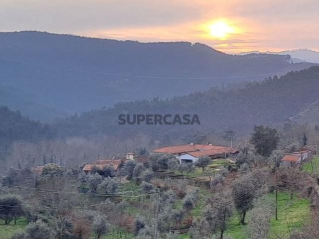 Quintas e casas rústicas T6 em Sobrado