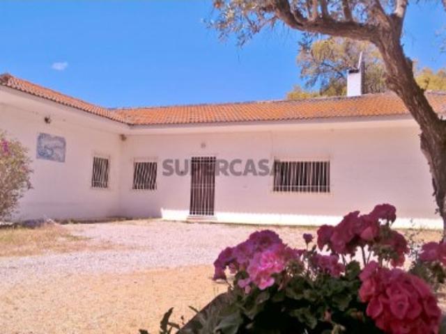 Quintas e casas rústicas T7 em São Sebastião