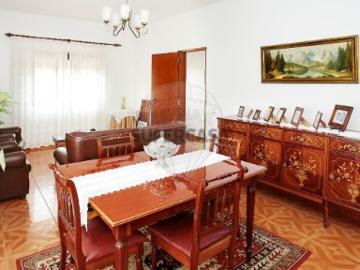 Quintas e casas rústicas T8 em Azoia de Cima e Tremês