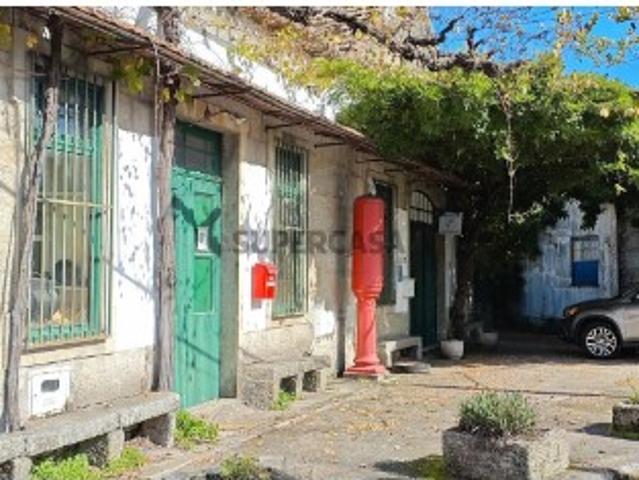Quintas e casas rústicas T8 em Sequeiros e Gradiz