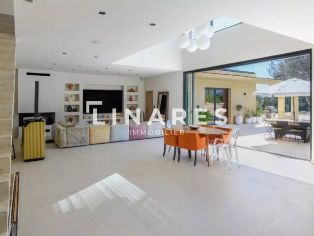 QUINTESSENCE Villa T5 de 240m² Garage de 115m² Piscine T