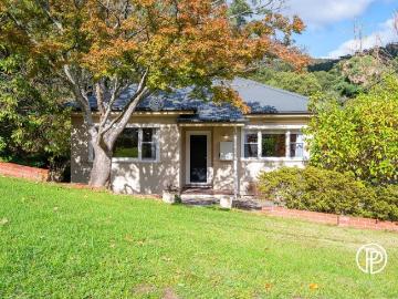 QUINTESSENTIAL WARBURTON COTTAGE WHERE CHARACTER, NATURE, & LIFESTYLE COME TOGETHER