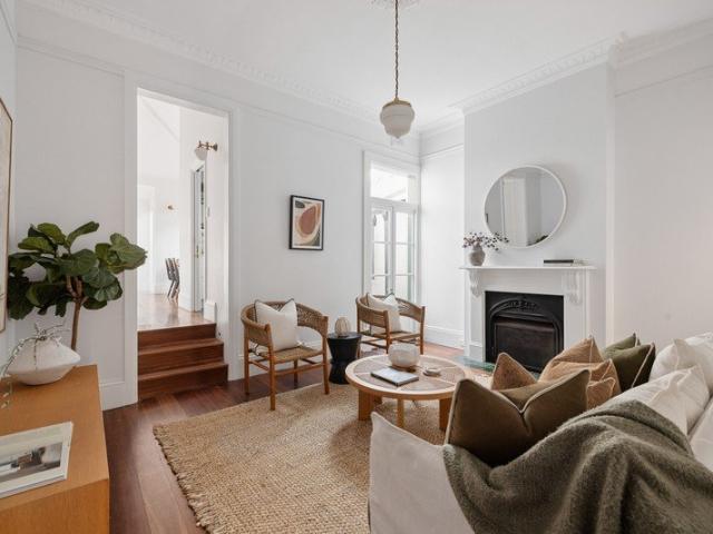 Quintessential Balmain house / steps to the harbour