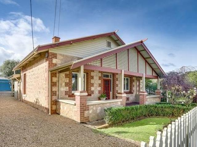 Quintessential Character Bungalow Central Victor Harbor