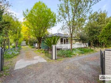 Quintessential Country Farmhouse 5 Acre Private Oasis