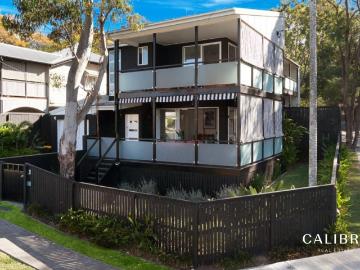 quintessential modern queensland, a designer town home