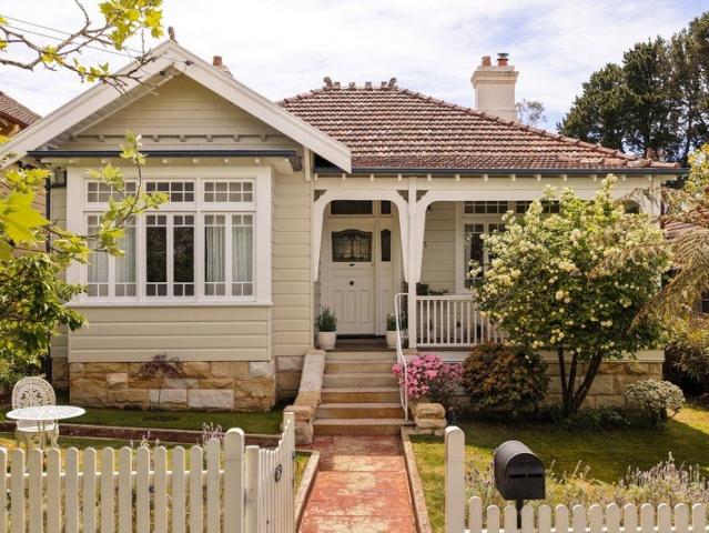 Quintessential Mountain Cottage in Katoomba's Premier Locale