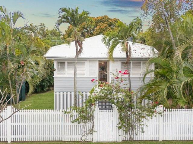 Quintessential Queenslander: Adorable Block and Suburb !
