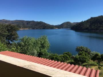 Quintinha com acesso direto à água