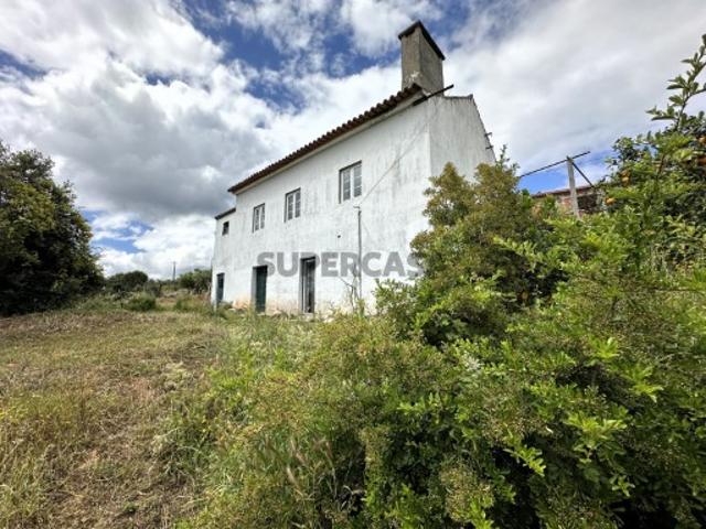 Quintinha com duas casas de campo e uma arrecadação a cerca de 4 km de Vila do Rei